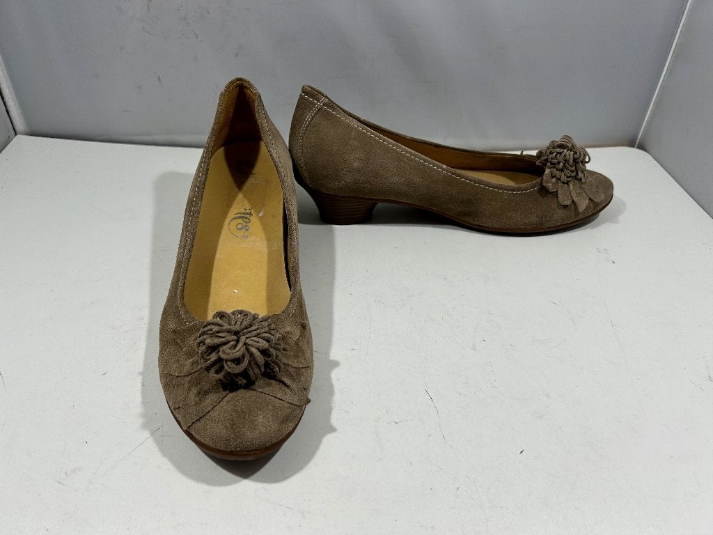 maat 38.5 Footnotes beige schoenen met sierlijke bloem, Schoenen met lage hakken, Verzenden, Beige, Zo goed als nieuw