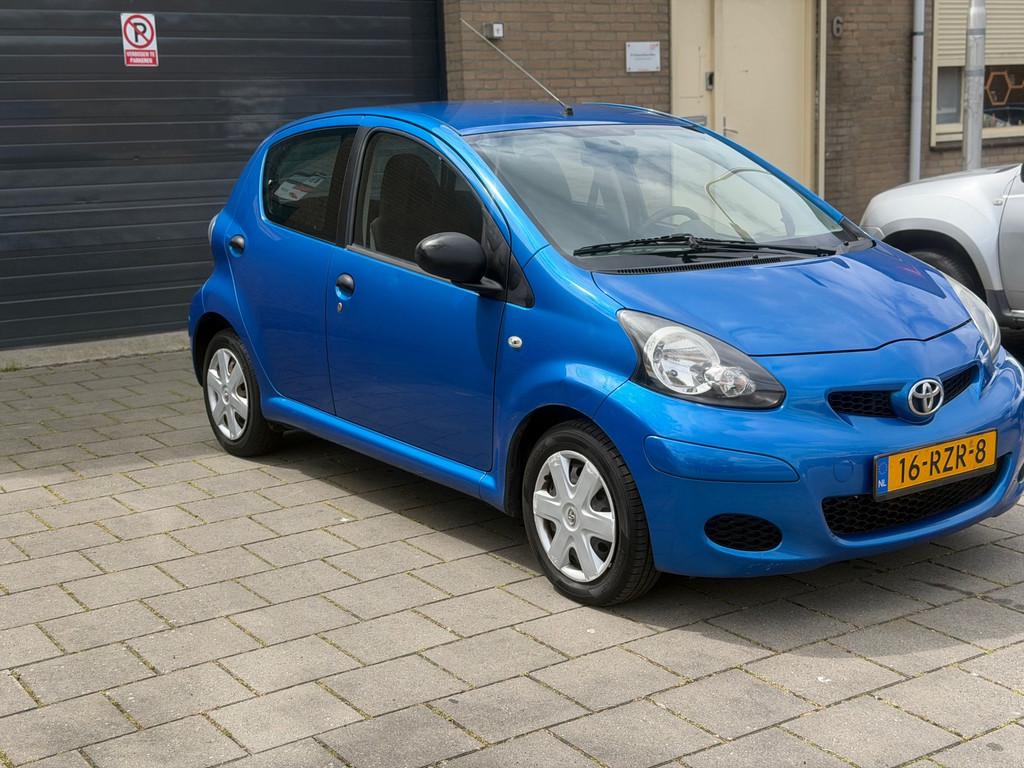 Toyota Aygo 1.0-12V 5D Now Apk Airco Elektrisch pakket super, Voorwielaandrijving, Euro 5, Gebruikt, Zwart
