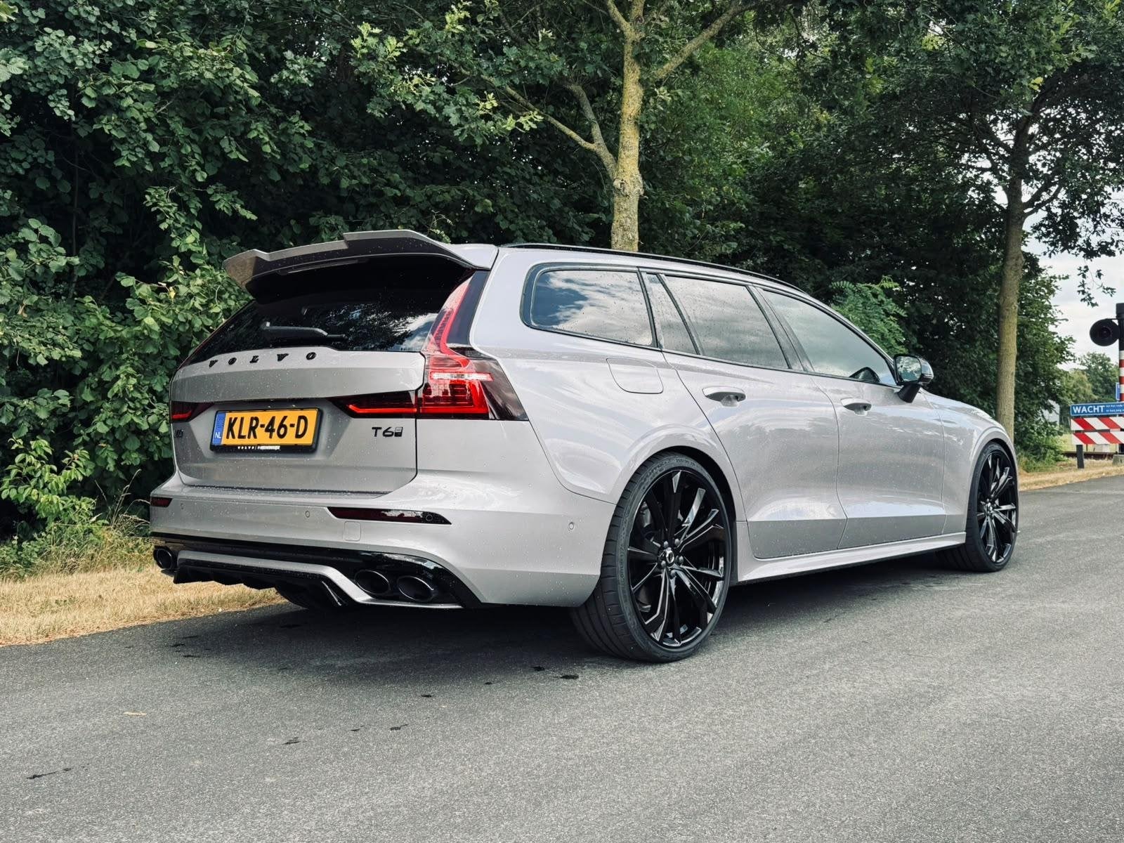 Volvo V60 2.0 T6 Plug-in hybrid AWD Ultra Dark | 21 Inch Vel, Automaat, 12 maanden, Stof, Euro 6