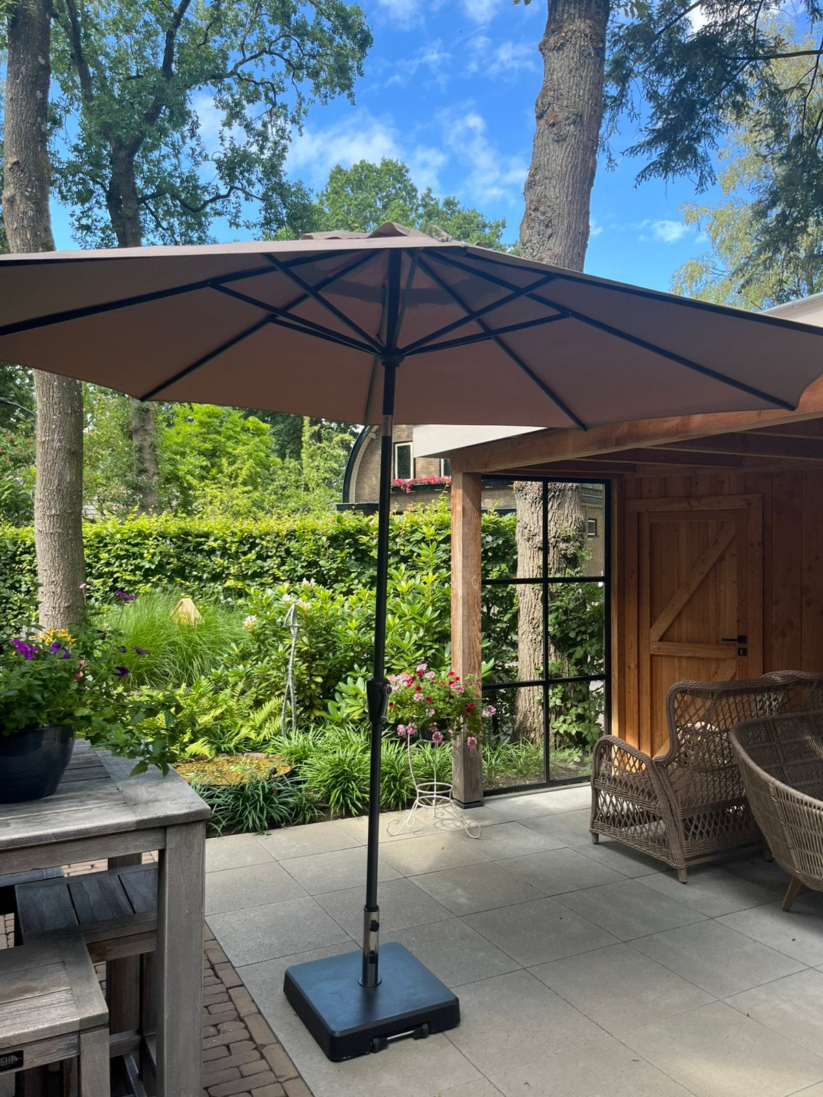 Te koop Parasol met granieten voet en beschermhoes, Ophalen, Zo goed als nieuw, Stokparasol
