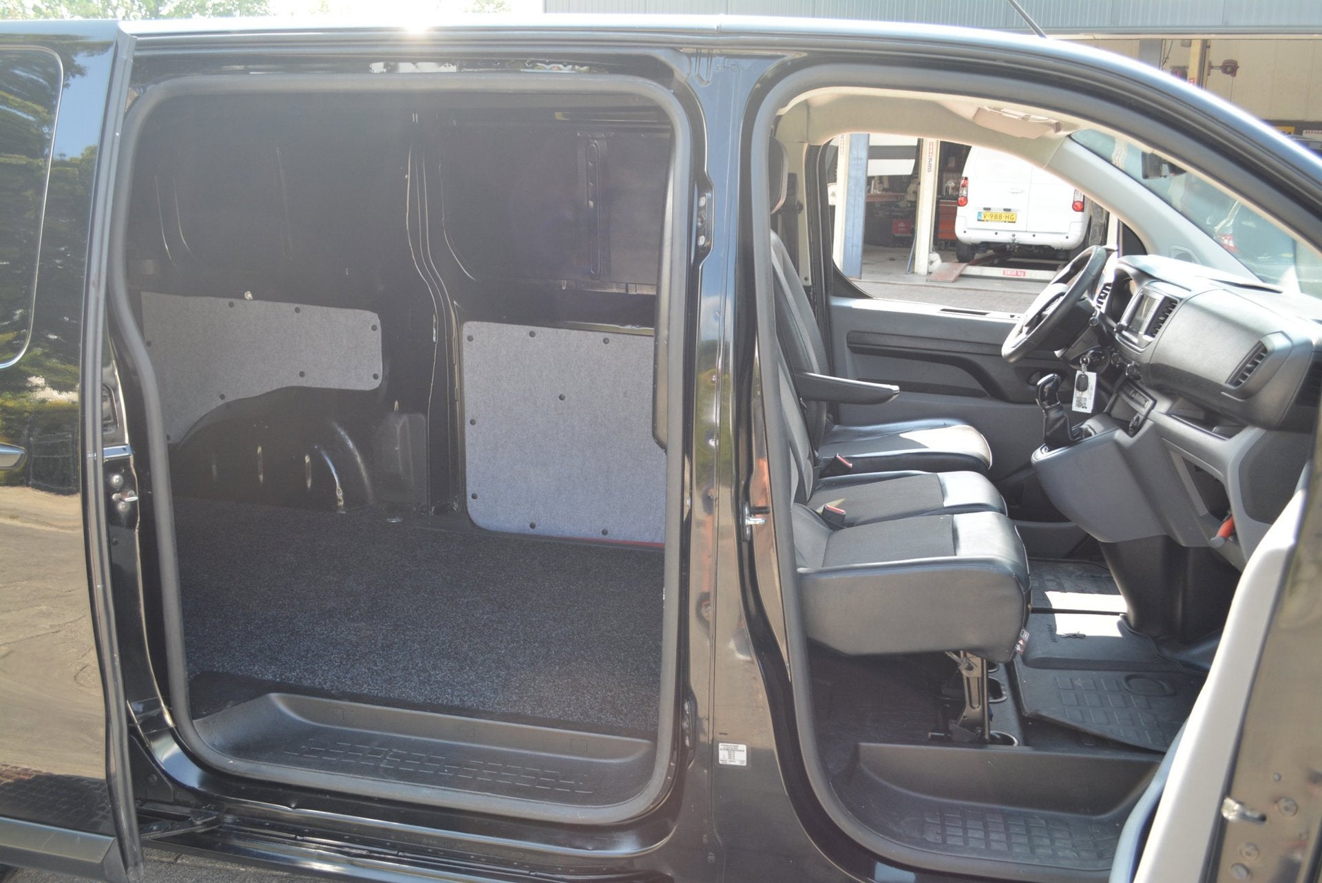 Peugeot Expert 1.6 BlueHDI 95 Standard Premium, Auto's, Bestelauto's, Voorwielaandrijving, Gebruikt, Euro 6, Leder en Stof