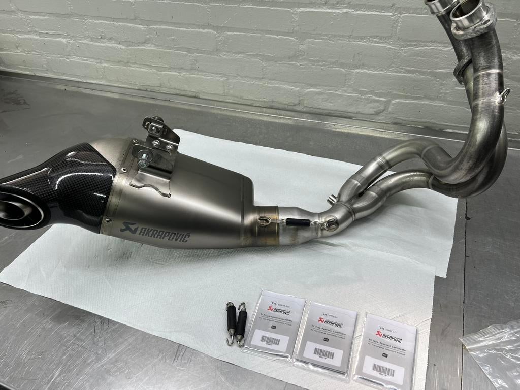 Akrapovic uitlaat systeem Kawasaki Z650 z 650 Ninja, Ophalen of Verzenden, Gebruikt
