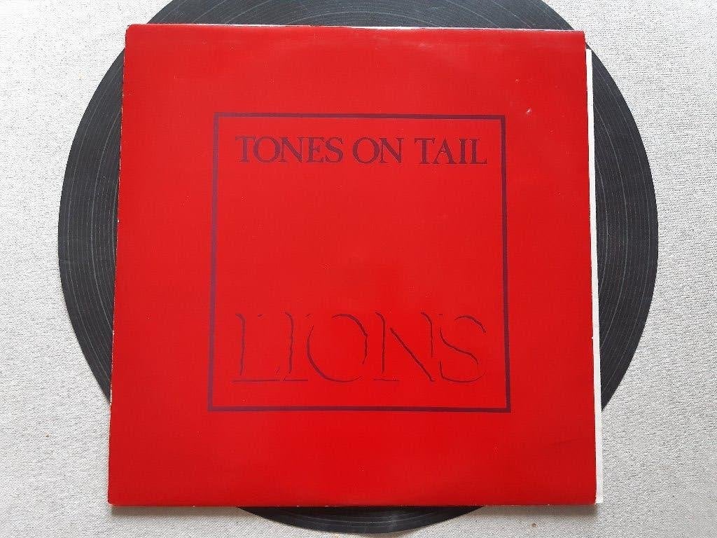 Tones On Tail - Lions / Go! (RARE Maxi Single, Red Vinyl), Cd's en Dvd's, Vinyl | Rock, Gebruikt, Electronic Rock, Inclusief binnenhoes
