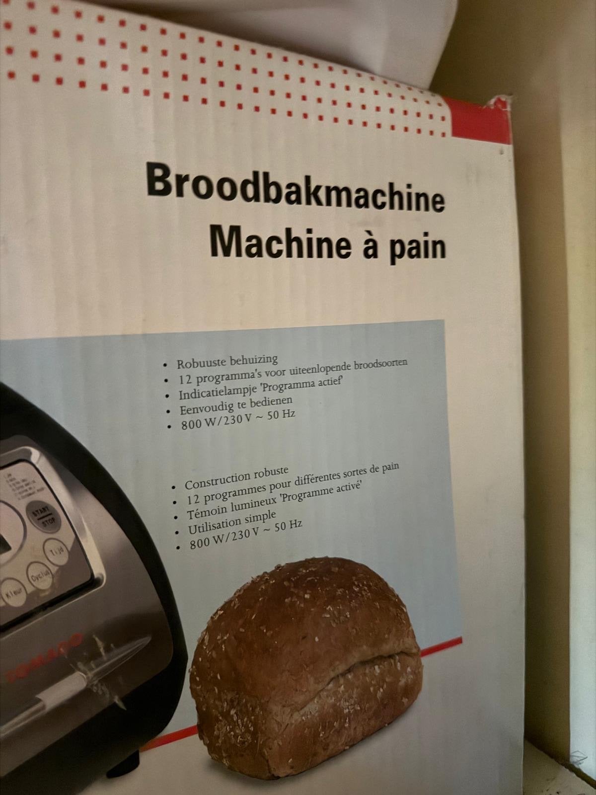 Broodbakmachine - Tomado/Nieuw - 12 programma's, Meer dan 10 programma's, 800 tot 1200 gram deeg, Nieuw, Ophalen