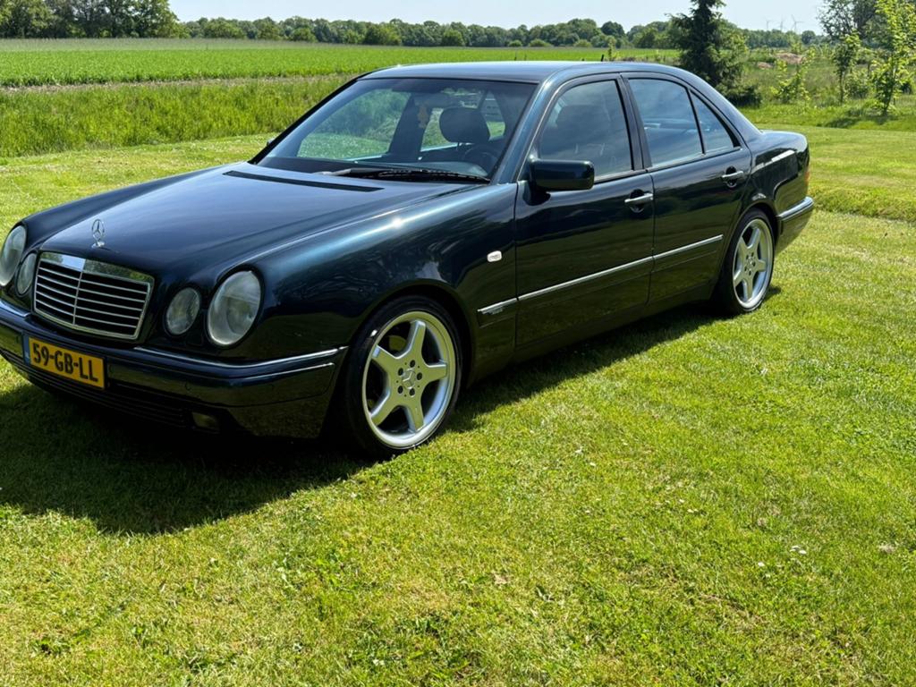 Mercedes-Benz E-Klasse 3.2 E320 Sedan AUT 1999, Automaat, Achterwielaandrijving, Blauw, Particulier