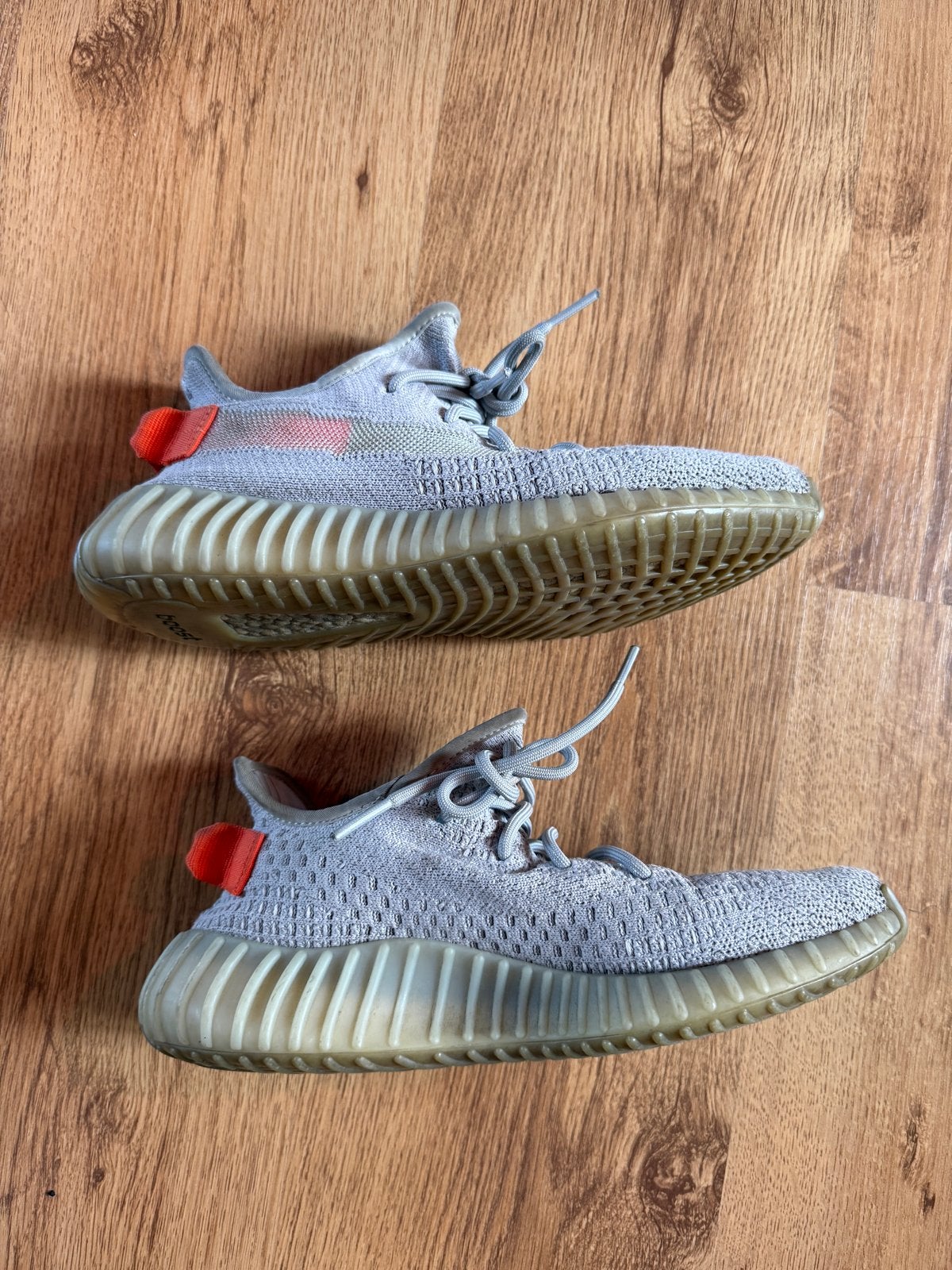 Adidas Yeezy Boost 350 V2 - tail light 40 2/3, Ophalen of Verzenden, Gedragen, Overige kleuren, Sneakers of Gympen