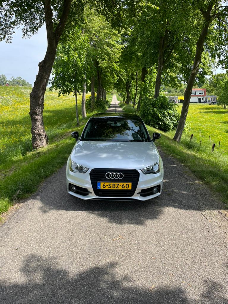 Audi A1 1.2 Tfsi S-Line 2013 Grijs, Auto's, Voorwielaandrijving, 4 cilinders, Handgeschakeld, 570 kg
