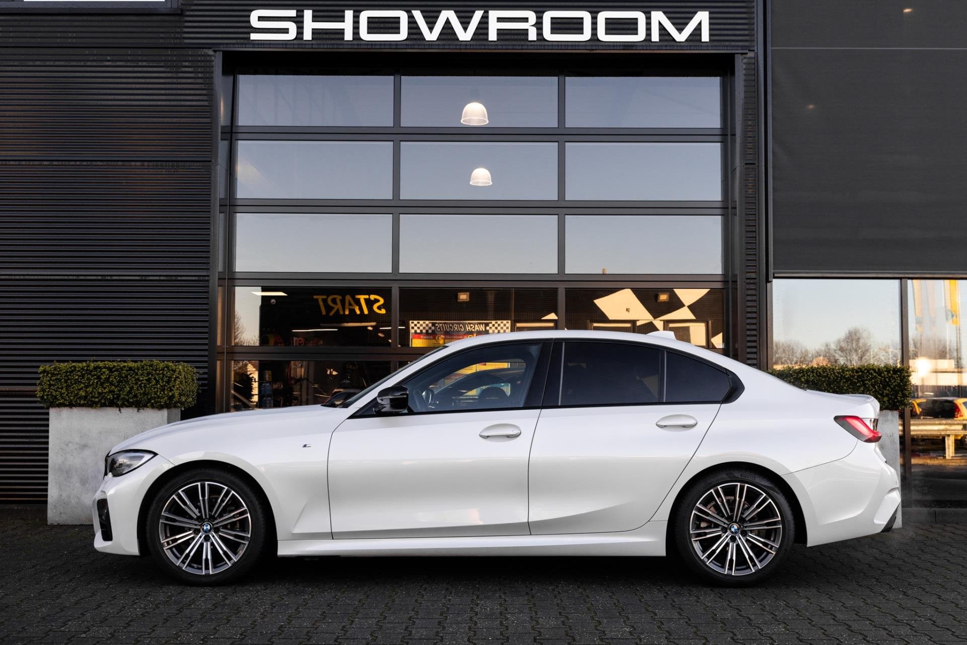 BMW 3-serie 318i M-Sport, 156 PK NL auto, Sfeer, Shadow Line, Automaat, 1998 cc, Achterwielaandrijving, Gebruikt