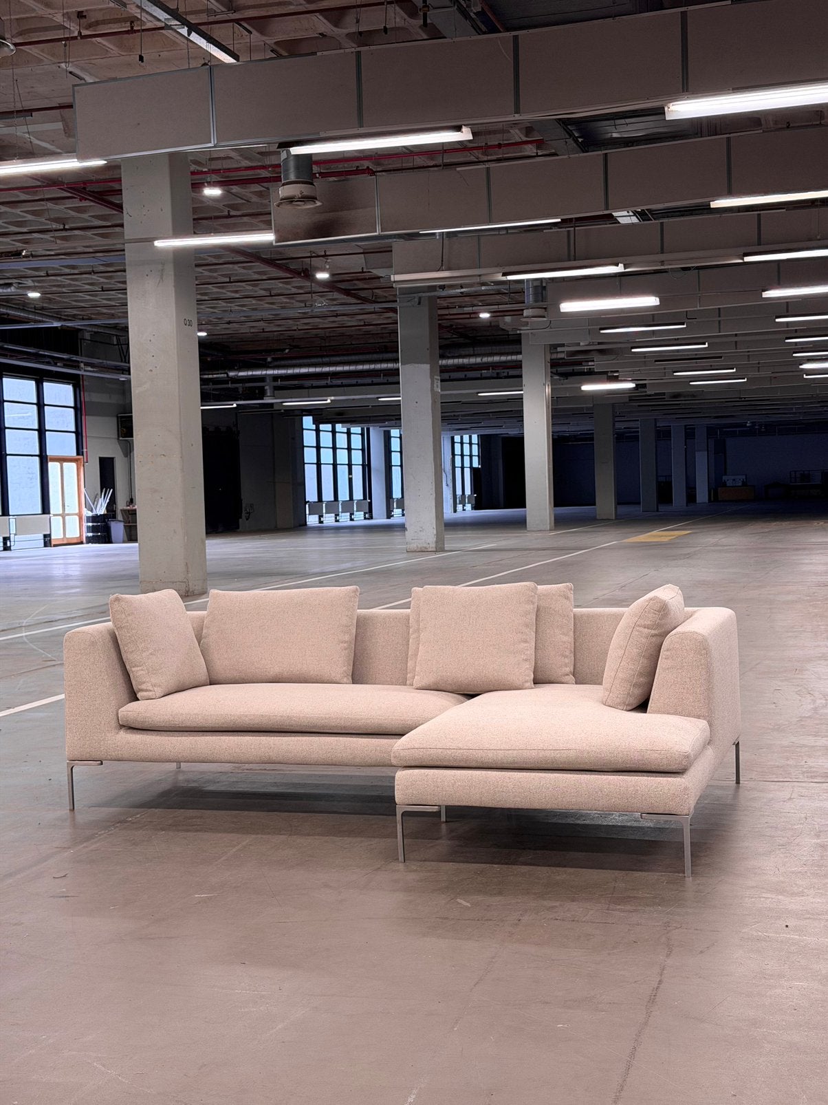 B&B Italia Charles Hoekbank | Greige | NIEUWSTAAT + Garantie, 250 tot 300 cm, Overige materialen, Hoekbank, Ophalen of Verzenden