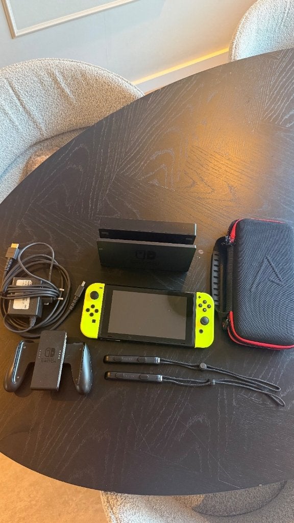 Nintendo Switch V1 – Compleet & Krasvrij, Ophalen of Verzenden, Zo goed als nieuw, Met 2 controllers, Switch Original