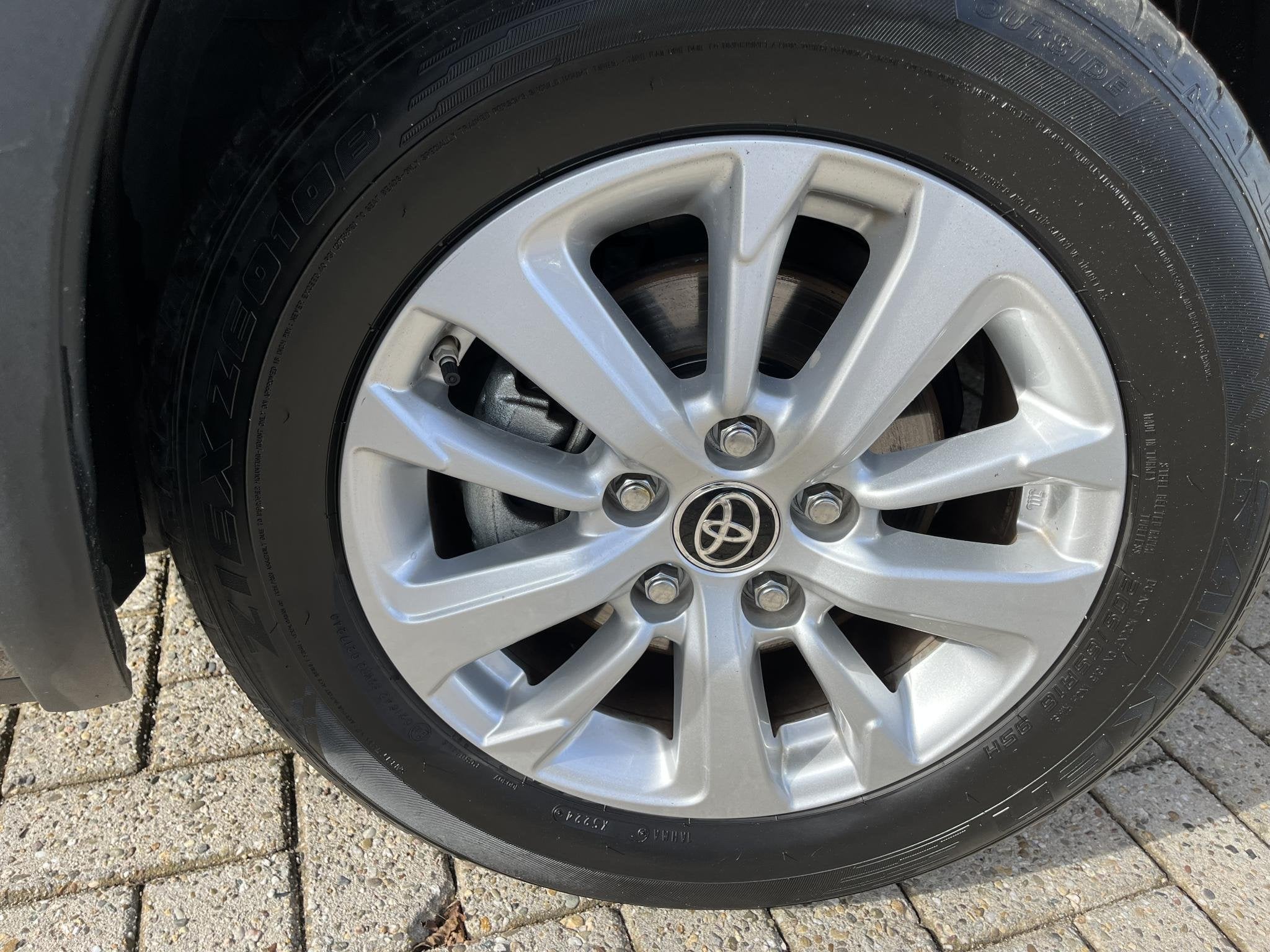 Toyota Yaris Cross 1.5 Hybrid 115 Active l nette auto l lage, Auto's, Stof, Gebruikt, 1165 kg, 116 pk