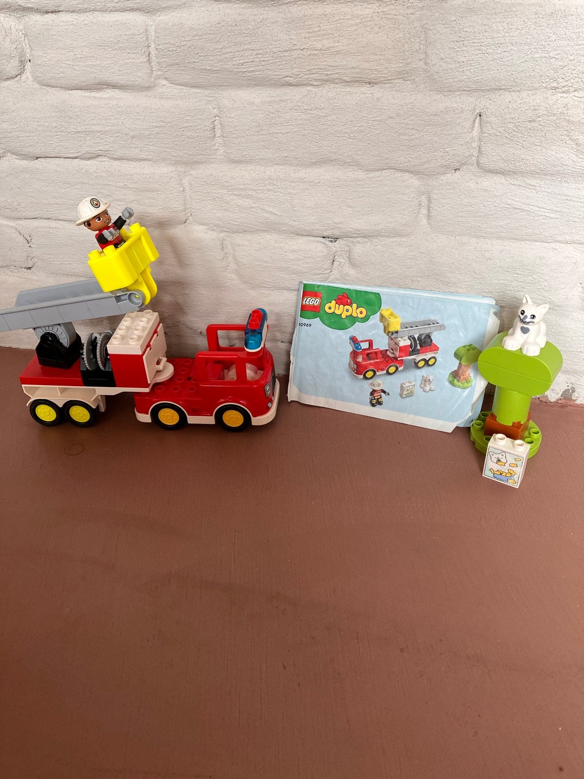 Lego Duplo Brandweerwagen met Brandweerman en Kat (10969), Gebruikt, Overige thema's, Ophalen of Verzenden, Compleet