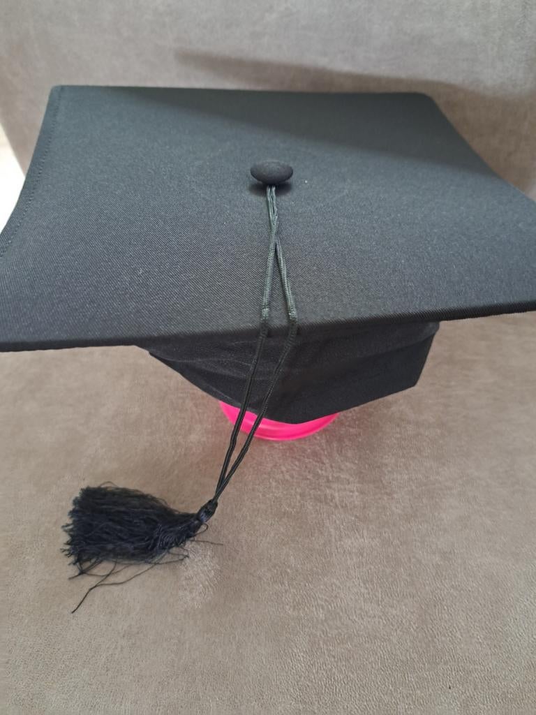 Academische afstudeerhoed - Vier je diploma!, Ophalen of Verzenden, Zo goed als nieuw, One size fits all, Hoed