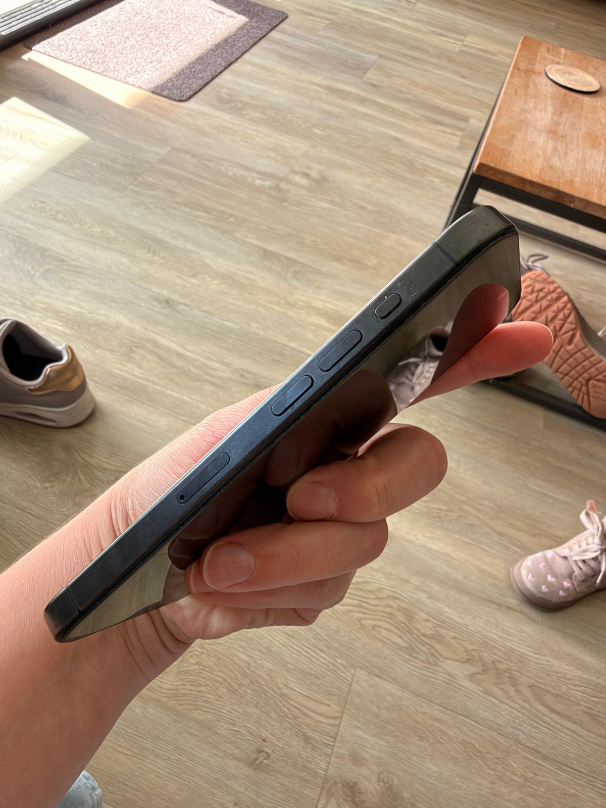 Foto 6 van Iphone 15 pro, zeer goede staat, batterij 79%