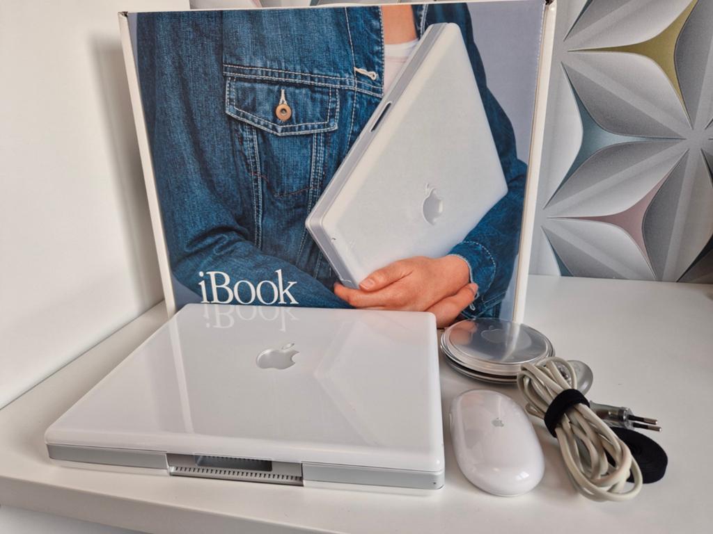 Prachtige vintage iBook G3 model M6497 incl doos en access., Ophalen of Verzenden, 13 inch, Overige modellen, Minder dan 2 Ghz