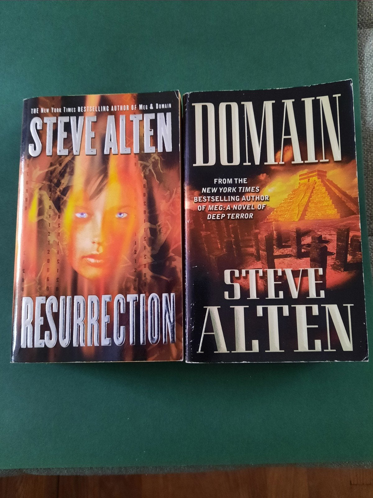 Steve Alten.  2 Engelstalige Pockets, Ophalen of Verzenden, Gelezen