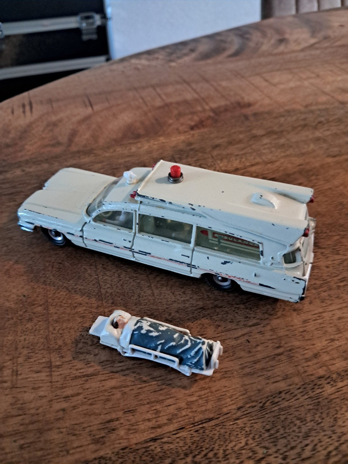Dinky Toys Ambulance met brancard - Vintage Speelgoed, Verzenden, Gebruikt