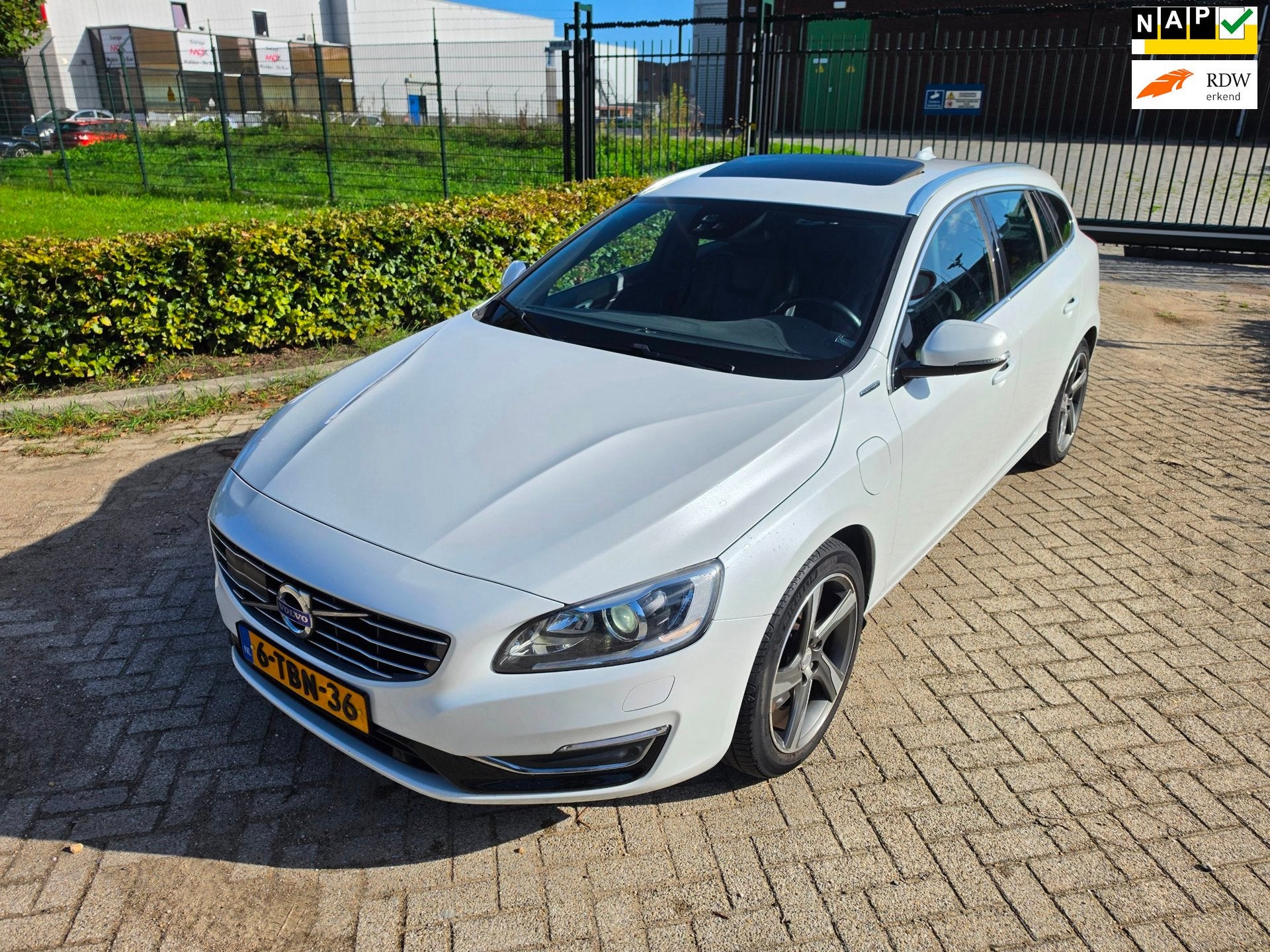 Volvo V60 2.4 D6 AWD Plug-In Hybrid Summum VOL OPTIES!, Auto's, Automaat, Wit, Vierwielaandrijving, Startonderbreker