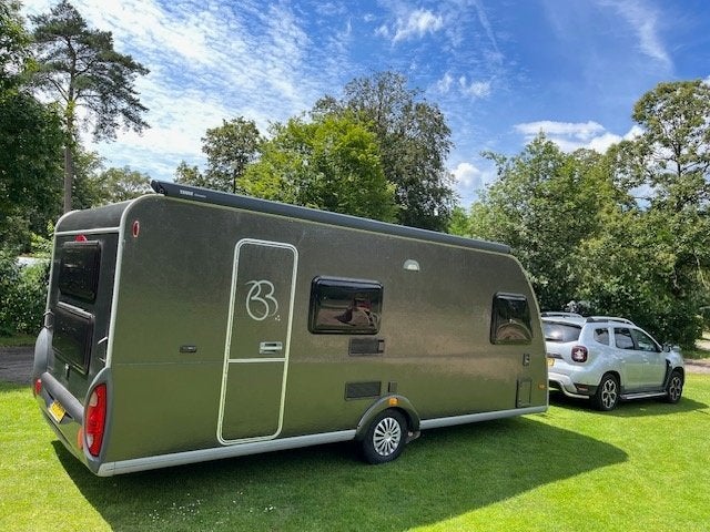 Unieke gerenoveerde caravan, Knaus 550 FSK, Rondzit, Particulier, Dwars-stapelbed, 5 tot 6 meter