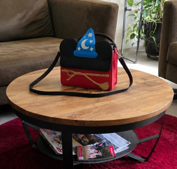 Disney Loungefly Sorcerer Mickey Crossbody tas, Sieraden, Tassen en Uiterlijk, Portemonnees, Overige merken, Zwart, Ophalen of Verzenden