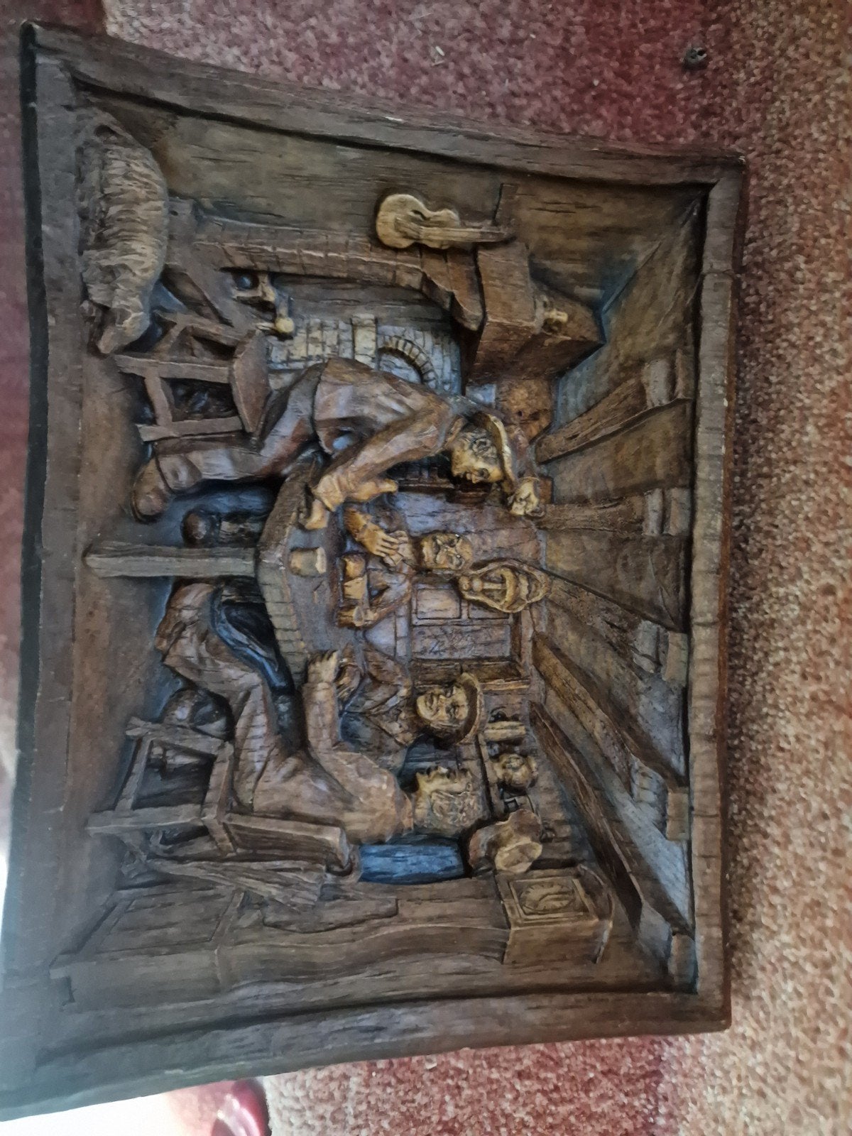 Antiek Houtsnijwerk: Gezellige Scène in Café, Houtsnijwerk, Ophalen of Verzenden, Handgemaakt, 20 - 50 cm