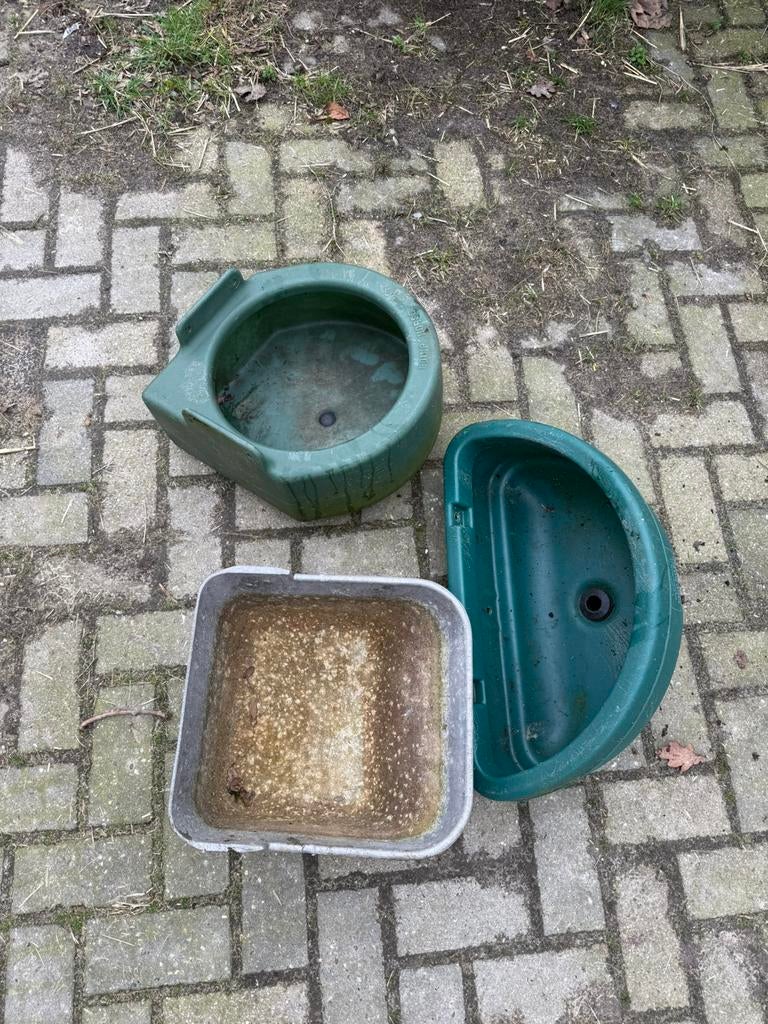 3 voerbakken, Ophalen, Zo goed als nieuw