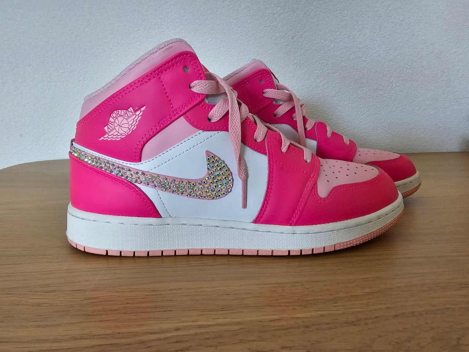 Custom Nike air Jordan Barbie maat 40., Nike Air Jordan, Verzenden, Nieuw, Sneakers of Gympen