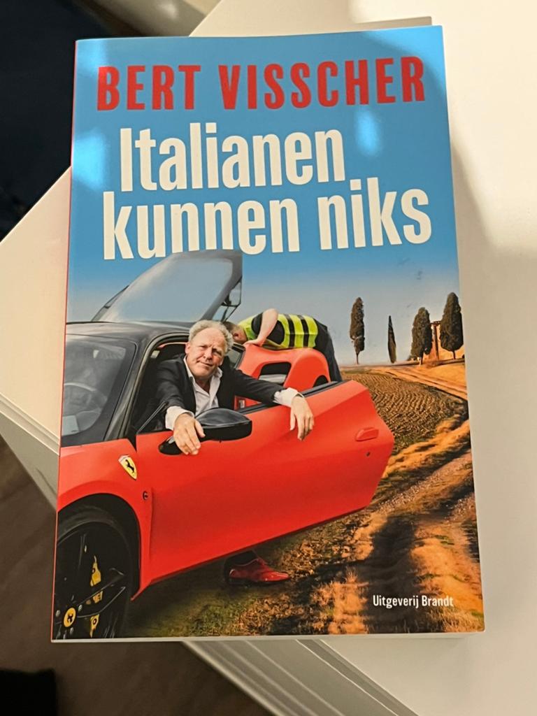 Bert Visscher - Italianen kunnen niks (Boek), Ophalen of Verzenden, Zo goed als nieuw, Anekdotes en Observaties