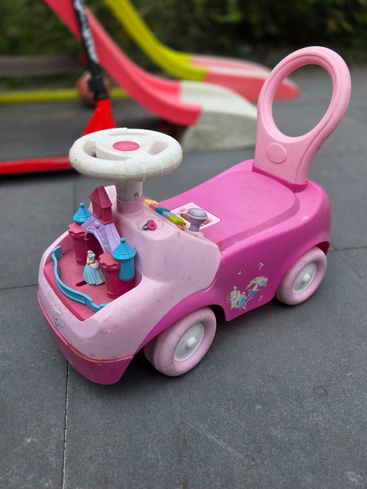 Roze loopauto voor kinderen - geluidjes werken niet, Ophalen, Gebruikt