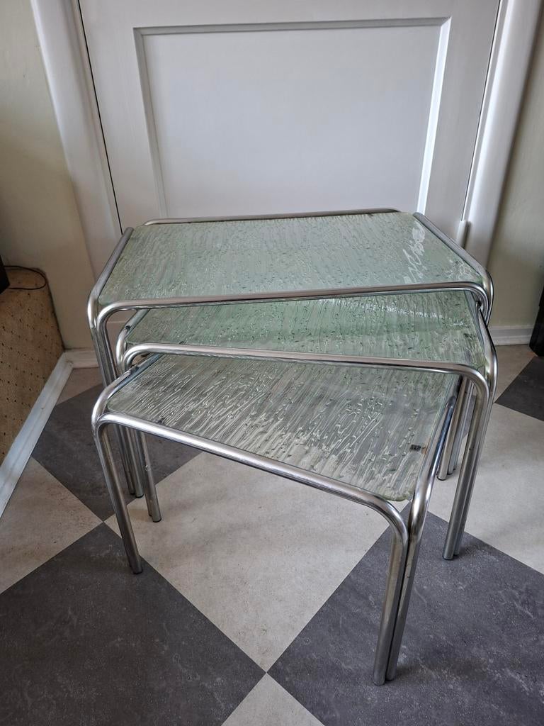 Jaren 70 bijzettafeltjes , retro , vintage ., Huis en Inrichting, Tafels | Bijzettafels, Ophalen, Minder dan 45 cm, Gebruikt, Metaal of Aluminium
