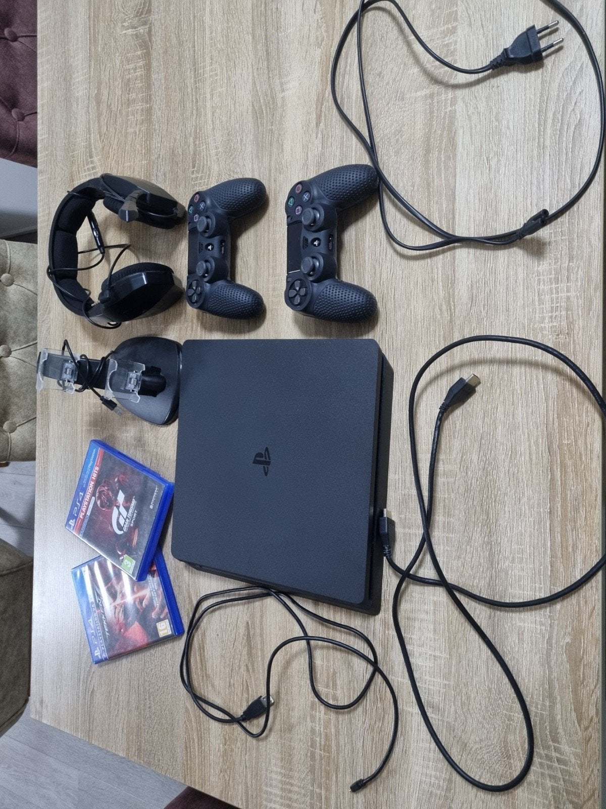 PlayStation 4 met 2 games, 2 controllers, headset en laders, Ophalen, Met 2 controllers, Slim, 500 GB