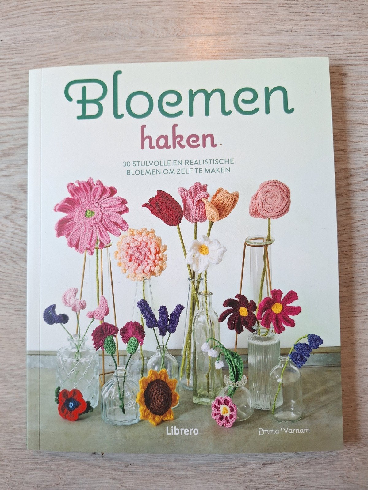 Bloemen haken: 30 stijlvolle en realistische bloemen, Ophalen of Verzenden, Nieuw, Breien en Haken, Emma Varnam