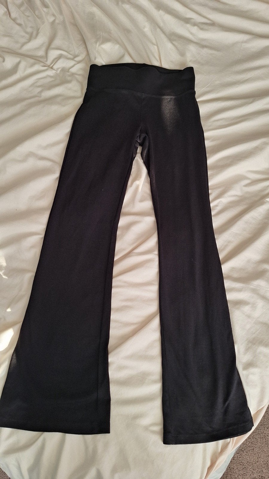 Bershka zwarte flared broek met hoge taille, Maat 38/40 (M), Zwart, Zo goed als nieuw, Lang