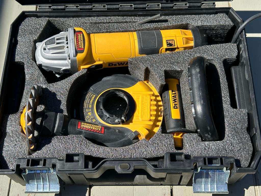 DeWalt DWE4257KT Betonschuurmachine / Haakse Slijper, Ophalen of Verzenden, Zo goed als nieuw, 1000 watt of meer, Haakse handslijpmachine