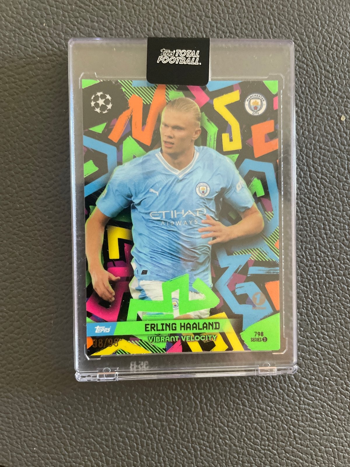 Erling Haaland Topps Total Football Vibrant Velocity Kaart, Verzamelen, Ophalen of Verzenden, Zo goed als nieuw, Buitenlandse clubs