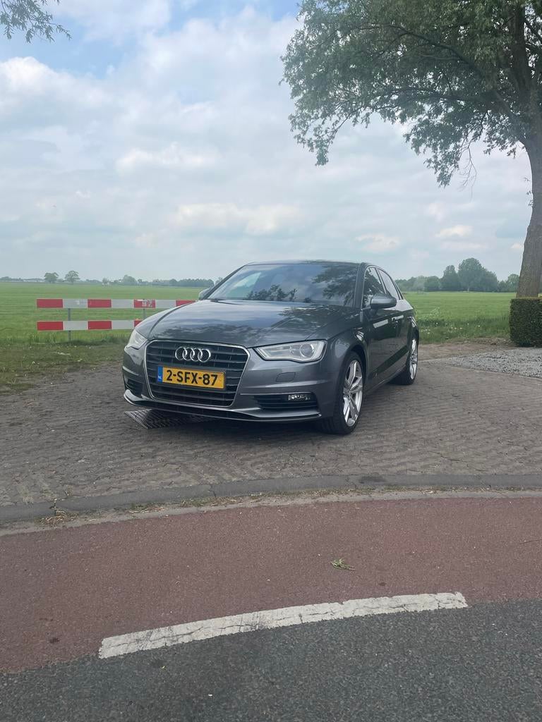 Audi A3 1.4 Tfsi COD Sedan S-tronic 2013 Grijs, Regensensor, Stof, 1800 kg, Origineel Nederlands