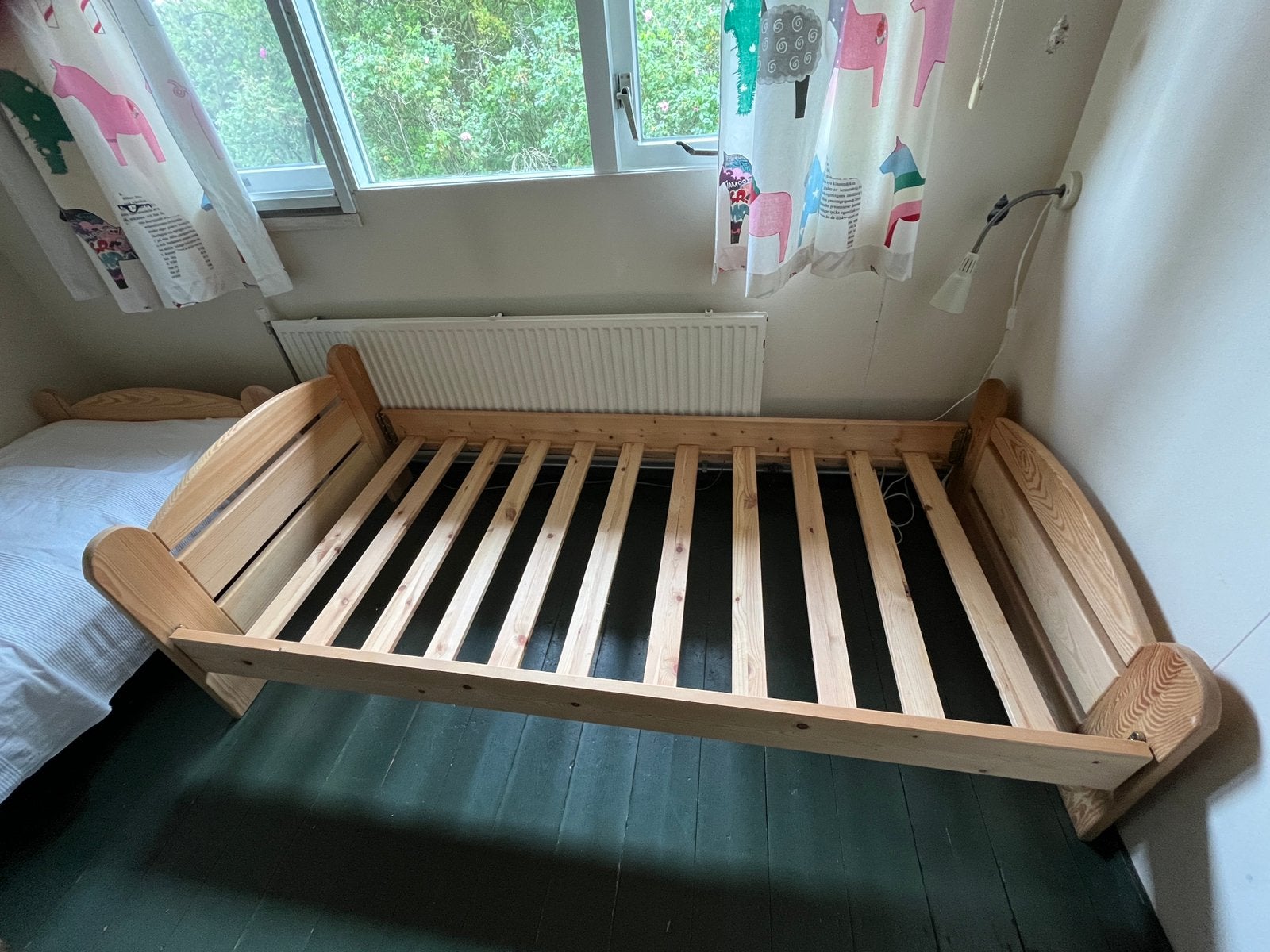 Twee stevige houten bedden 190x90cm incl. matrassen, Ophalen, 90 cm, Eenpersoons, 190 cm of minder