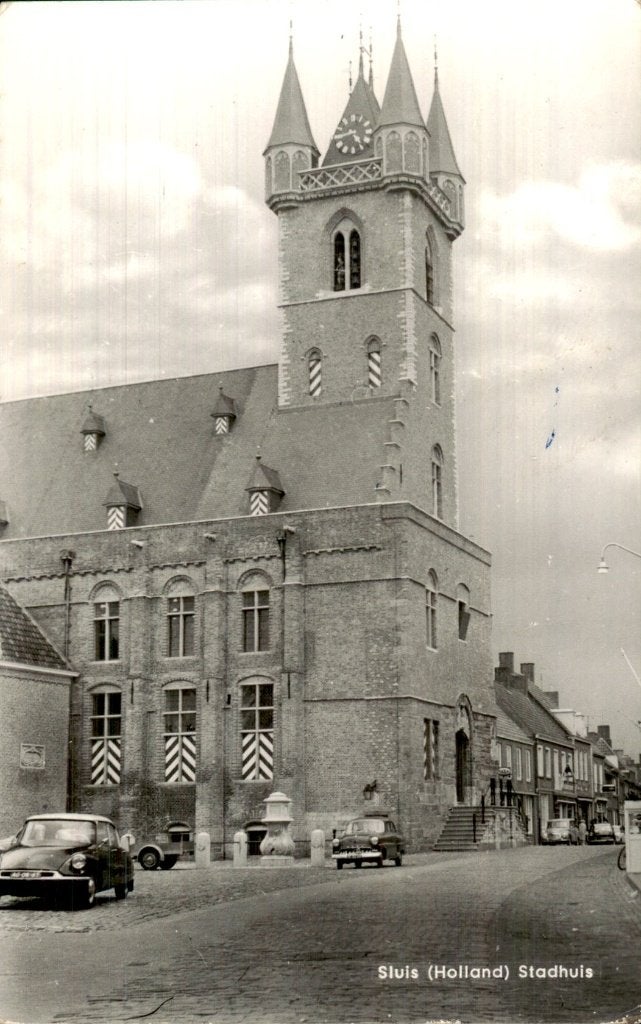 Sluis - Stadhuis - gevel en toren, Ophalen of Verzenden, 1940 tot 1960, Gelopen, Zeeland