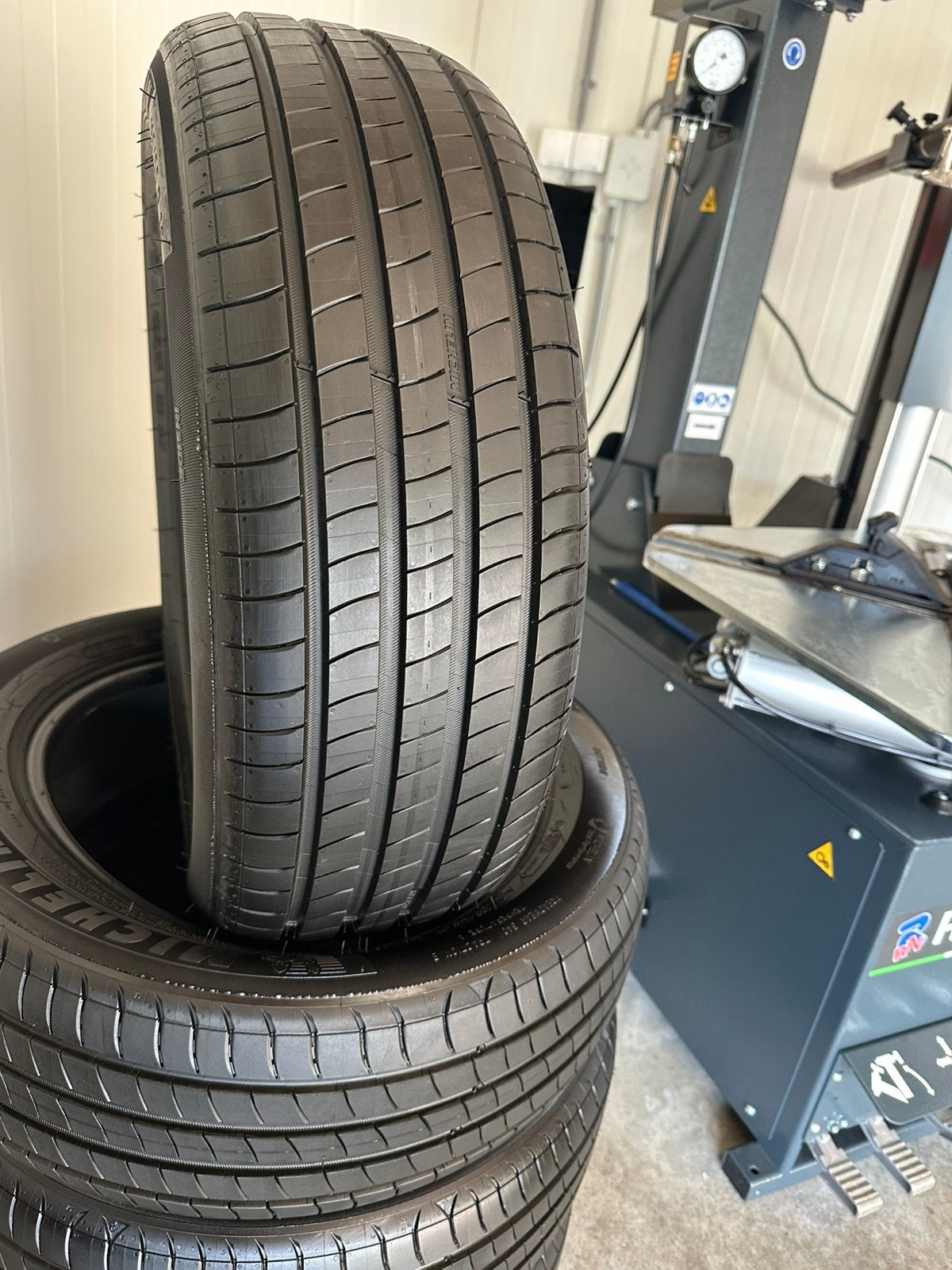 4 Stuks Michelin 195 55 16 Zomerbanden Inclusief Montage, Auto-onderdelen, Banden en Velgen, Ophalen, 16 inch, Banden en Velgen