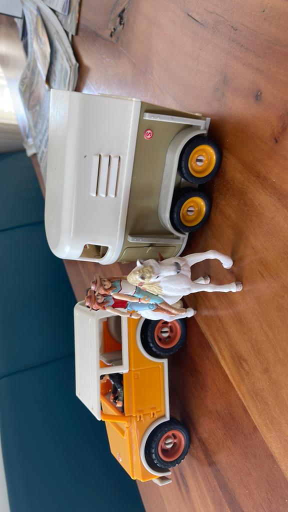 Schleich jeep trailer paardje, Ophalen of Verzenden, Zo goed als nieuw