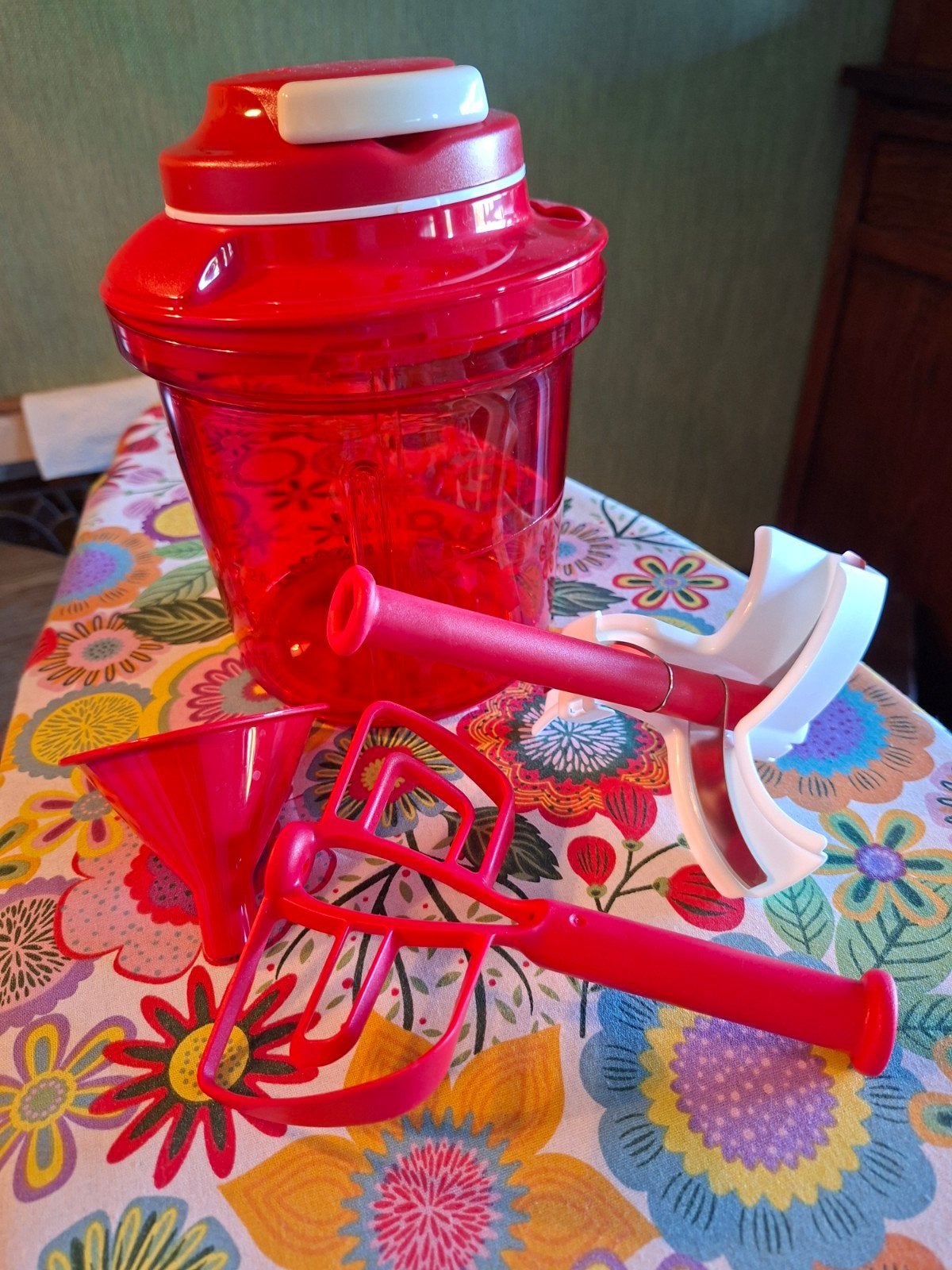 Tupperware Super Chef met trechter messen en garde, rood, Met deksel, Overige typen, Ophalen of Verzenden, Zo goed als nieuw