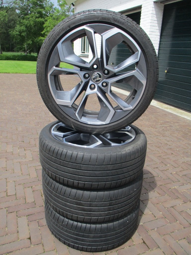 Originele Skoda Octavia IV RS 19 inch velgen zomer IZGST, Gebruikt, Banden en Velgen, Personenwagen, Ophalen