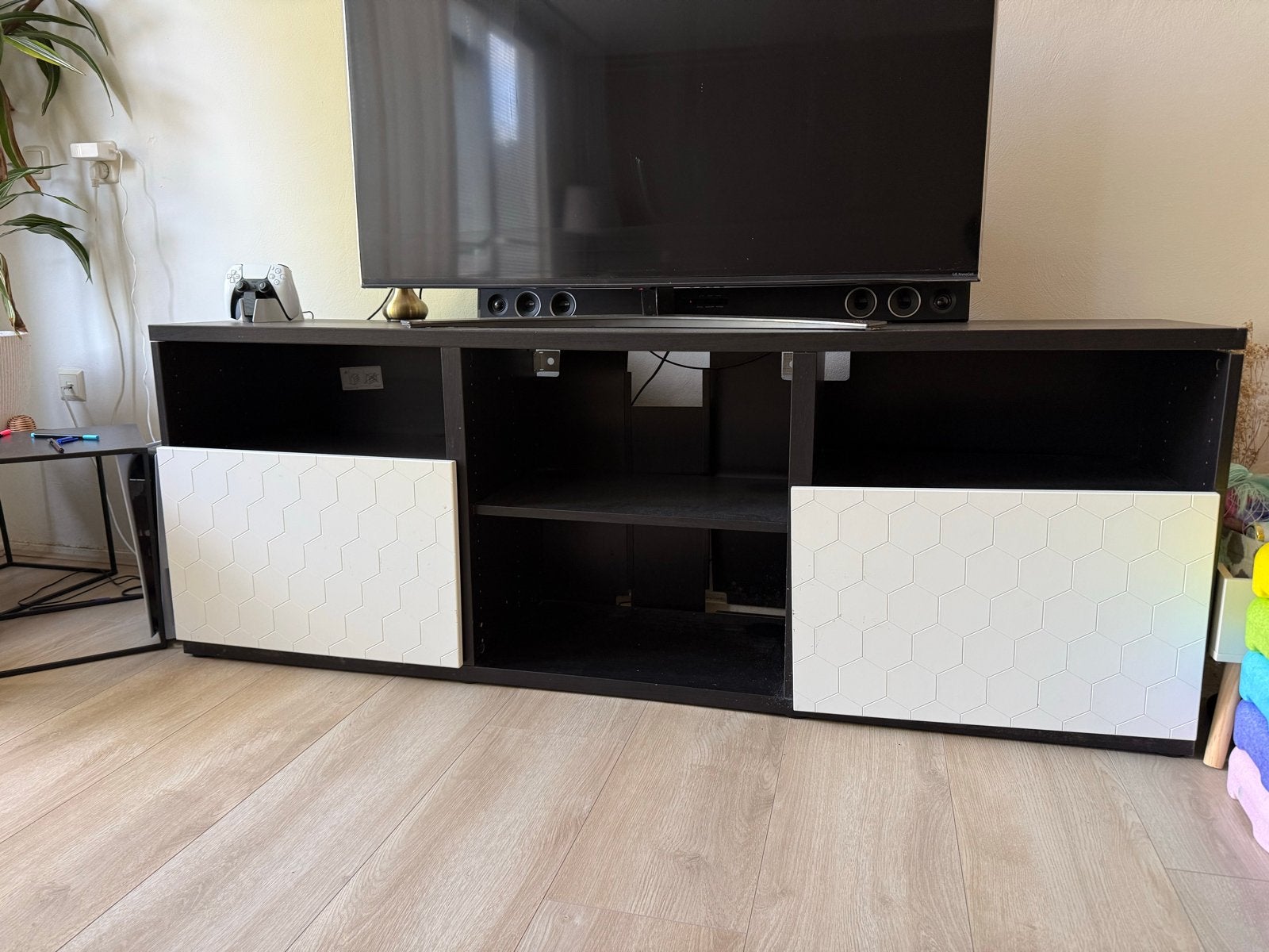 Zwart tv-meubel met witte deuren, veel opbergruimte, Ophalen, Gebruikt, 200 cm of meer, Minder dan 100 cm