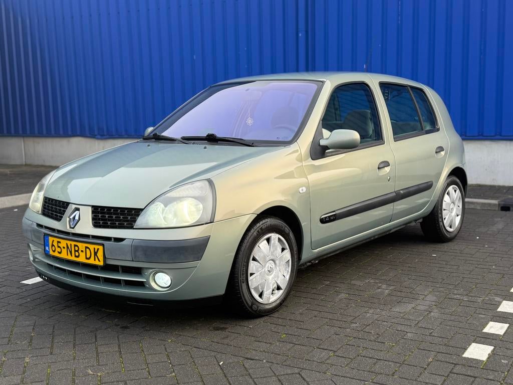 Renault Clio 1.4 16V Expr 5DR AUT 2005 2003 Groen, Auto's, 1005 kg, 40 €/maand, 4 cilinders, 1200 kg