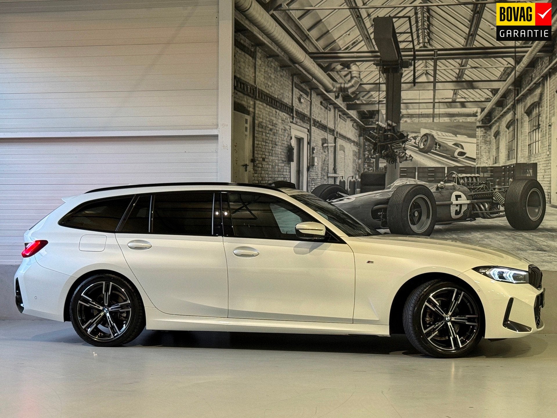 BMW 3-serie Touring 318i M-Sport, Auto's, Automaat, Gebruikt, Zwart, Wit