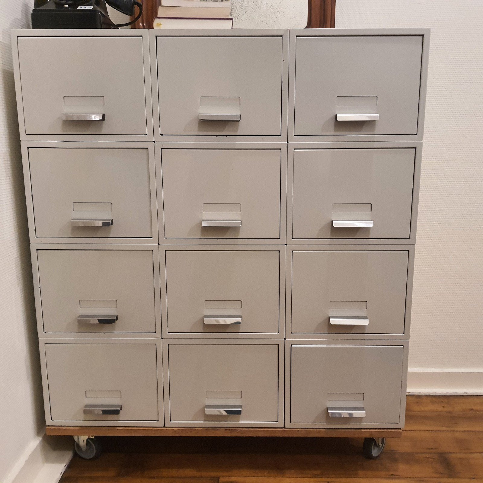 Vintage metalen archiefkast met 12 laden op wielen, Ophalen of Verzenden, Zo goed als nieuw