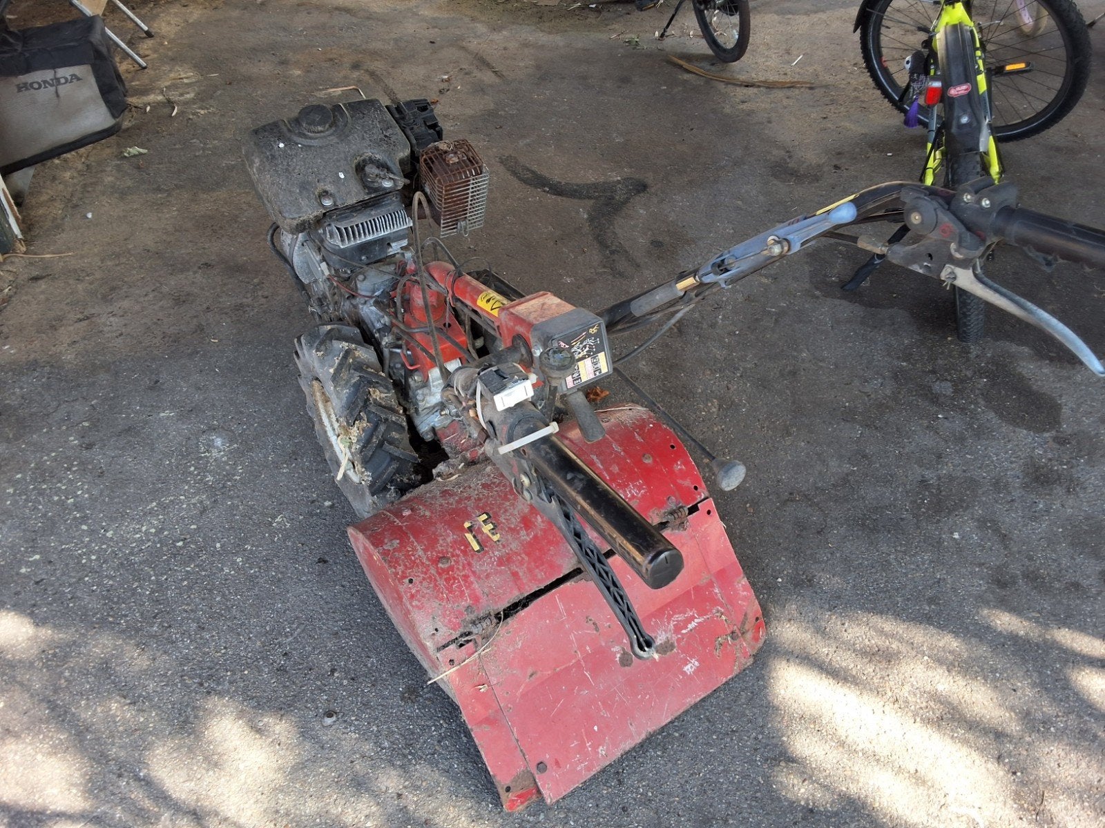 sterke tuinfrees met beetje werk, Tuin en Terras, Ophalen of Verzenden, Gebruikt, Benzine