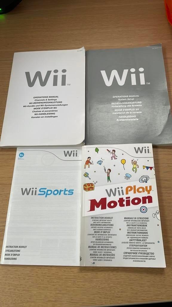 Boekjes van de Wii gebruiksaanwijzing sports en play motion, Gebruikt, Ophalen of Verzenden, Sport, 3 spelers of meer