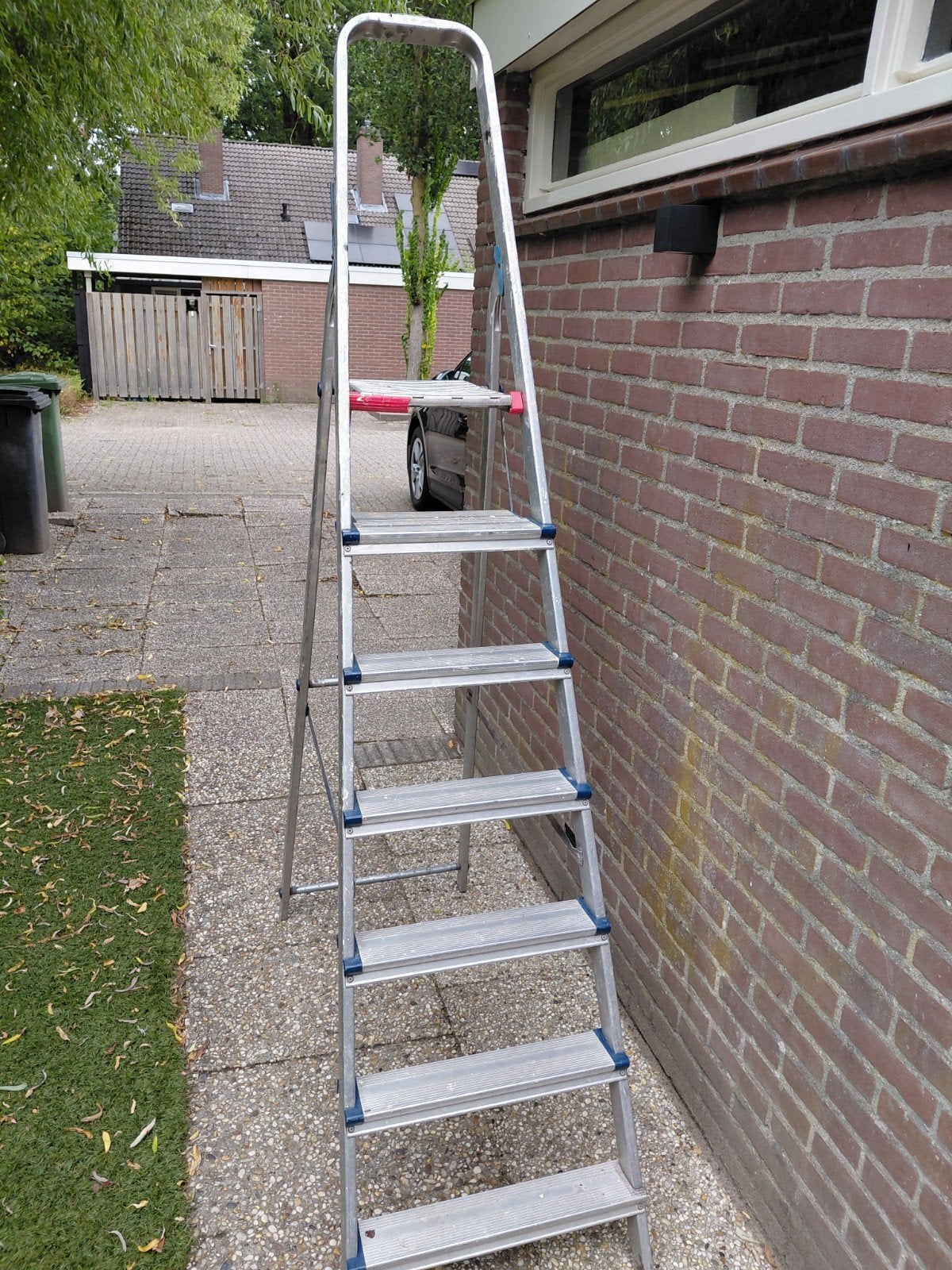 Stevige aluminium trap met 6 treden en plateau, Ophalen