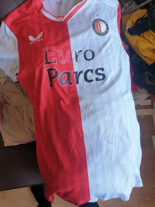 Feyenoord shirt, Eén persoon